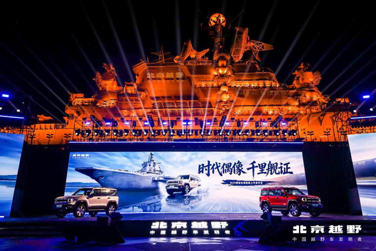 时代偶像，千里舰证！BJ40增程长续航版焕新价16.98万元起