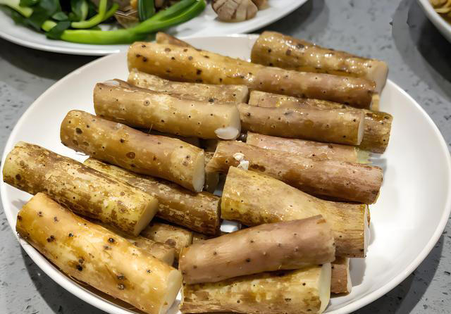 为什么高血脂的老人越来越多？医生：除了肉，这3类蔬菜尽量少吃