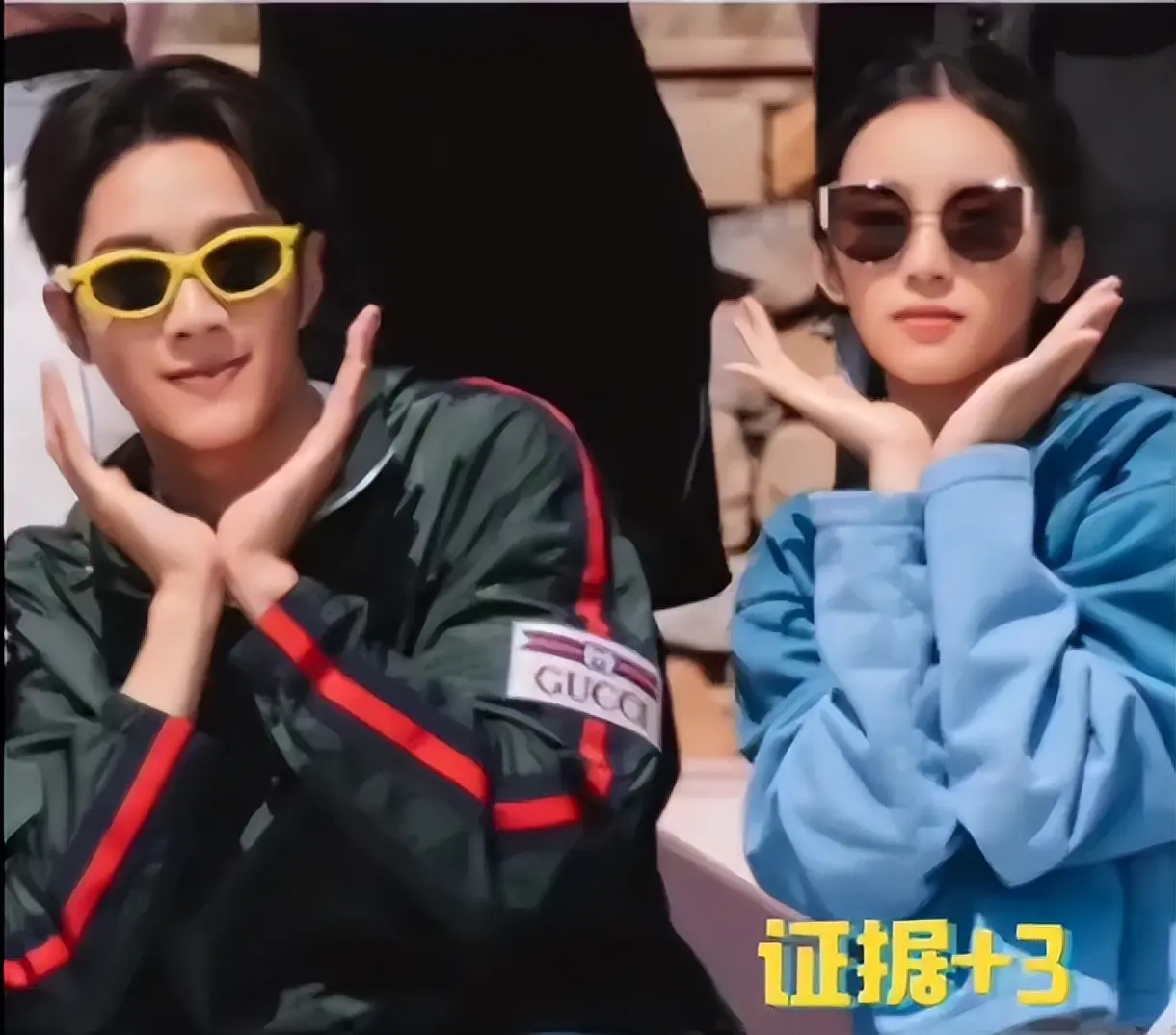 姐弟恋! 顶流小花周也热烈拥吻，男友正脸曝光，难怪女星把持不住