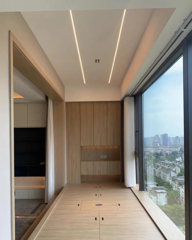 不听劝，坚持在阳台上做了榻榻米，入住一年，效果真的太香了