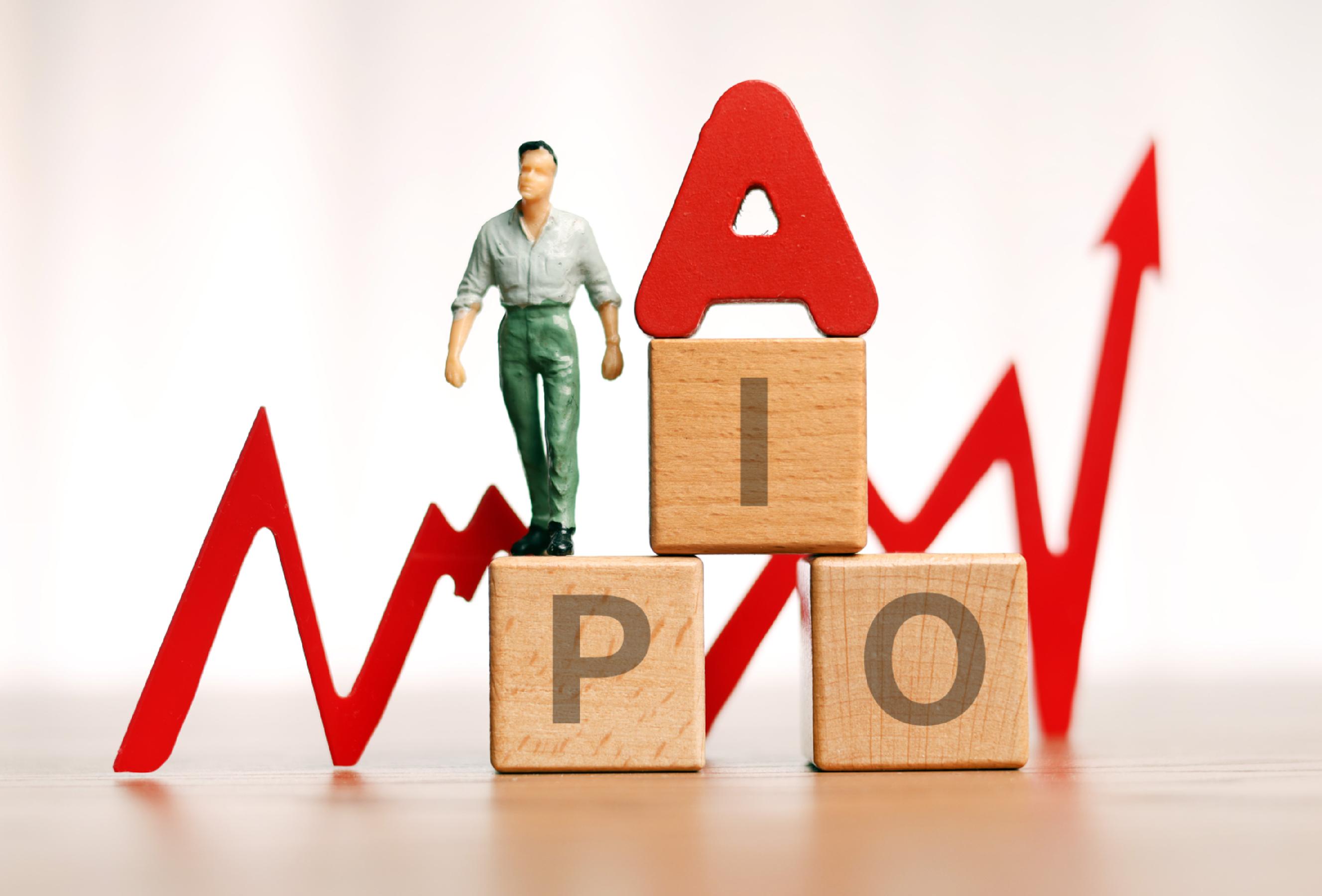 长江存储切“大号”IPO