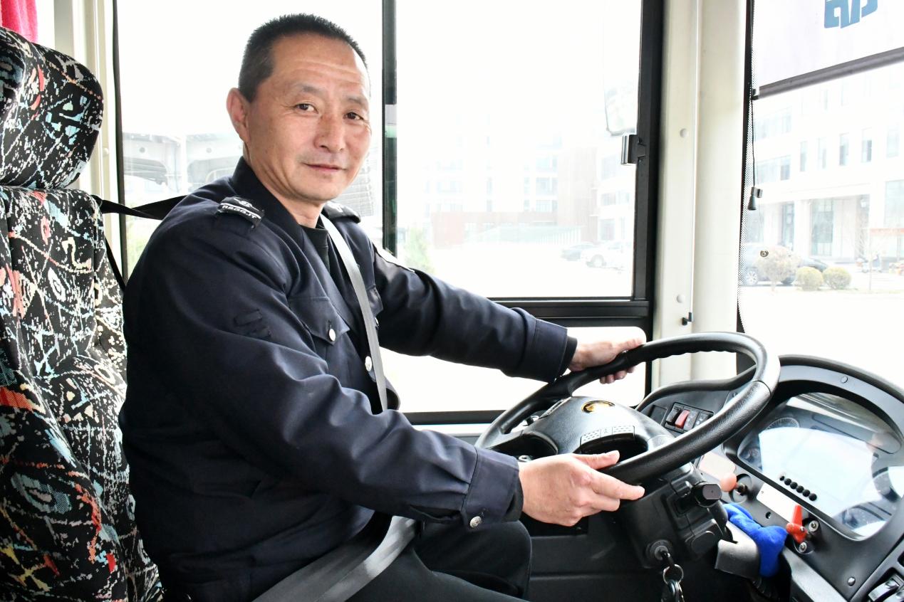 百万流量博主竟是公交司机，他用航拍记录乳山554个村庄