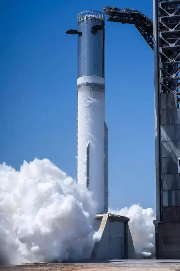 美国SpaceX星舰实施第12次试飞：人类最强火箭星舰V3首飞发射升空