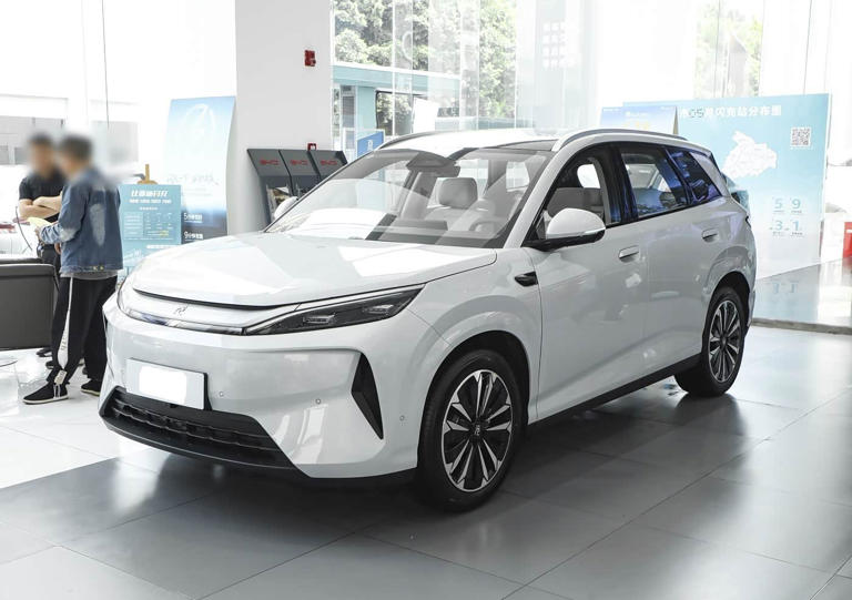 第三代元 PLUS上市！不足12万起售，外观厚重大方，纯电续航630Km