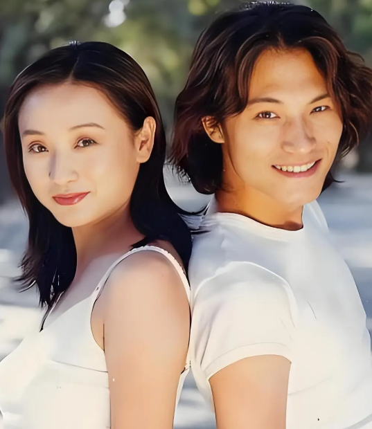 57岁孔琳近况曝光！曾和耿乐秘恋7年，如今嫁给铁佛婚姻很幸福
