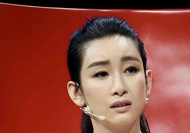 婆婆晚年孤身无依，秦海璐每月打款从不间断，背后真相让人没想到