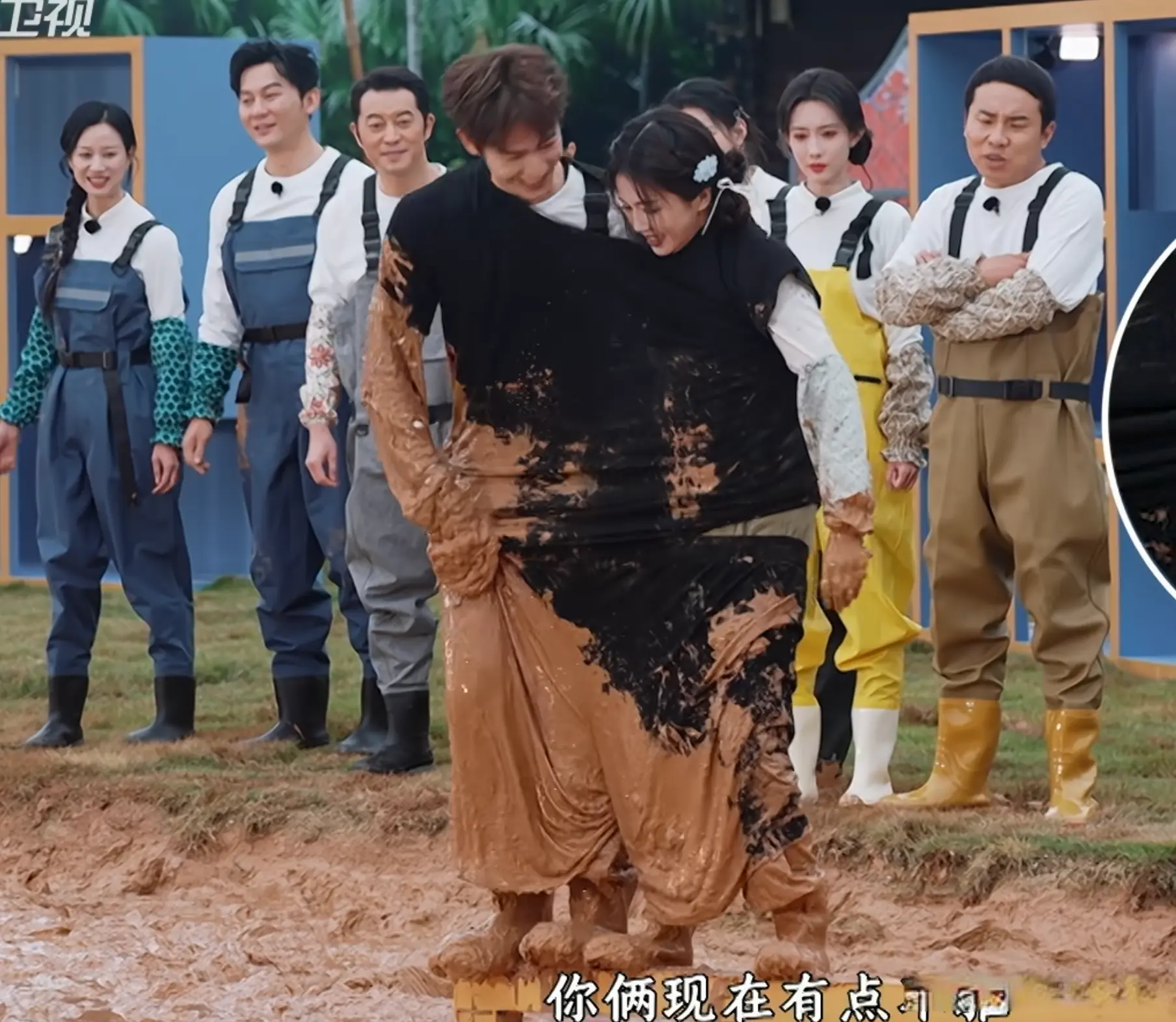 白鹿李昀锐在《跑男》十指紧扣，孟子义偷看又避嫌的样子很有看点