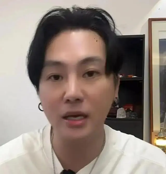 博主深度拆解：玥儿夺回账号主导权疑云，揭秘背后的真假账号博弈