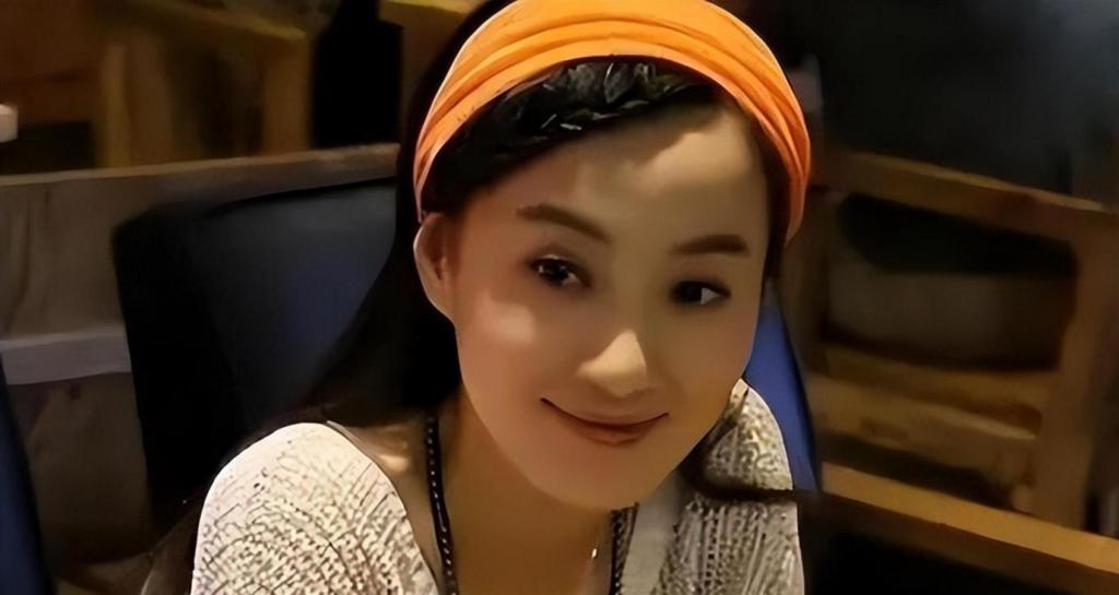 女演员跟他同居5年，将美好的年华都给了他，他却转身和闺蜜结婚