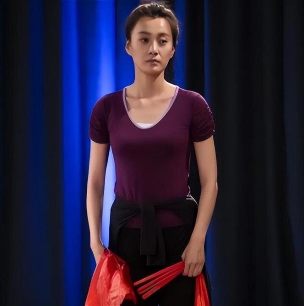 女演员跟他同居5年，将美好的年华都给了他，他却转身和闺蜜结婚