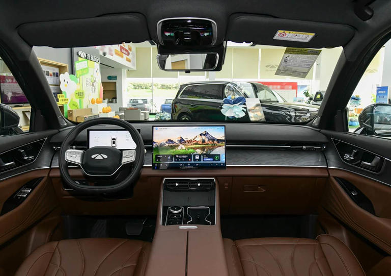 全新插混中型SUV上市！不足12万起，外观动感，综合续航超2100km