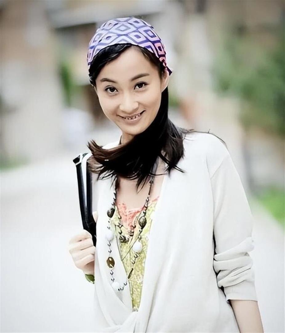 女演员跟他同居5年，将美好的年华都给了他，他却转身和闺蜜结婚