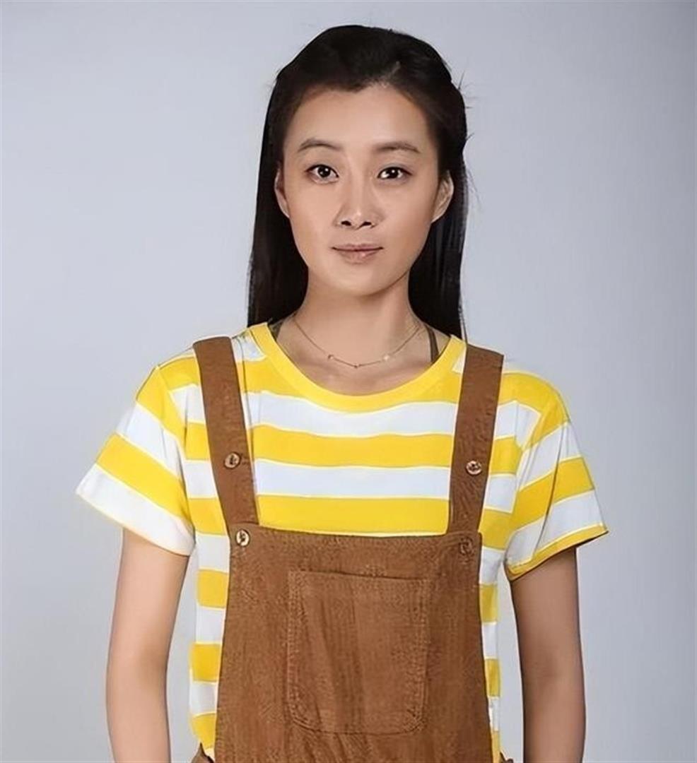 女演员跟他同居5年，将美好的年华都给了他，他却转身和闺蜜结婚