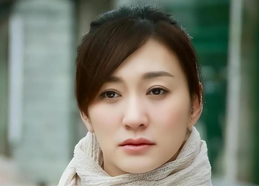 女演员跟他同居5年，将美好的年华都给了他，他却转身和闺蜜结婚