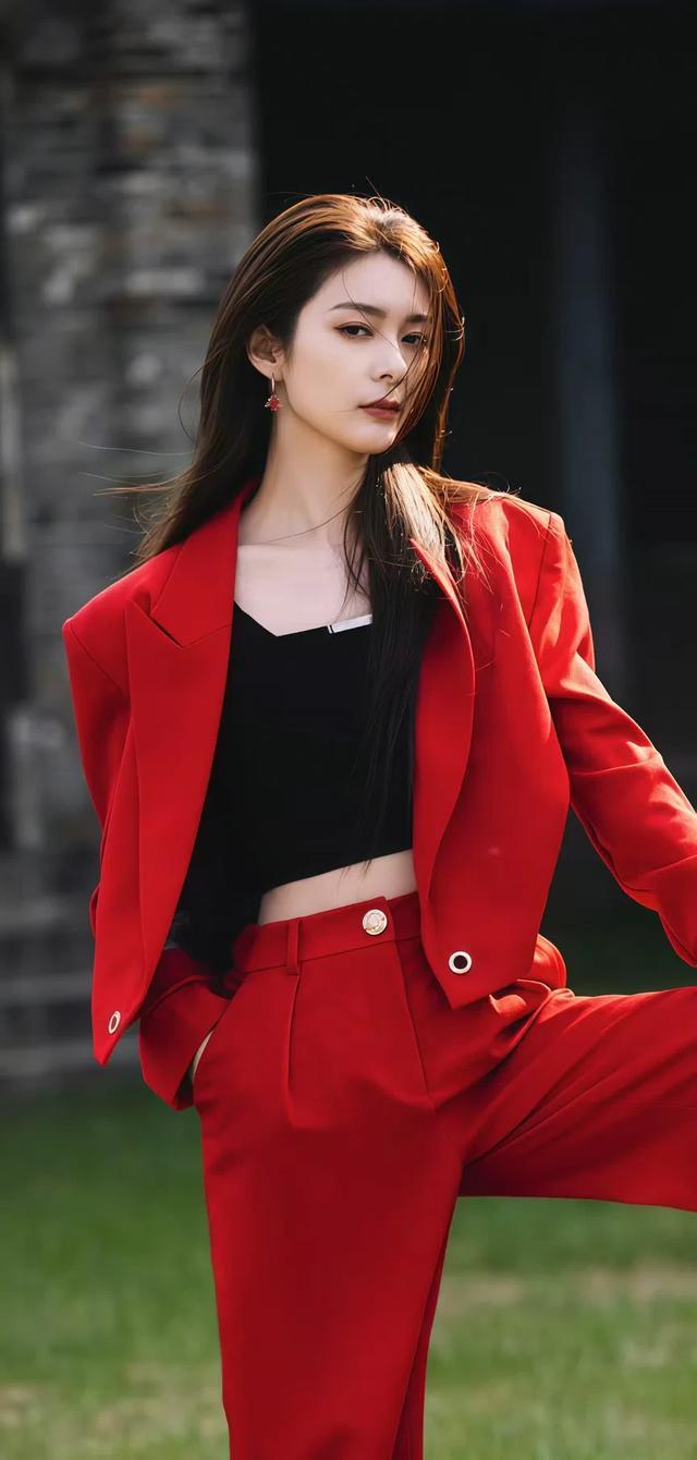 错失成团位又怎样！傅菁逆风翻盘，如今颜值演技双开挂