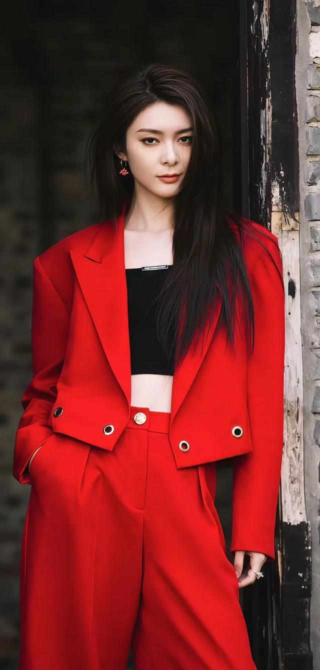 错失成团位又怎样！傅菁逆风翻盘，如今颜值演技双开挂