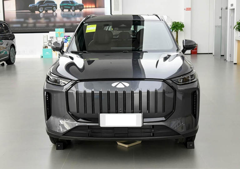 全新插混中型SUV上市！不足12万起，外观动感，综合续航超2100km