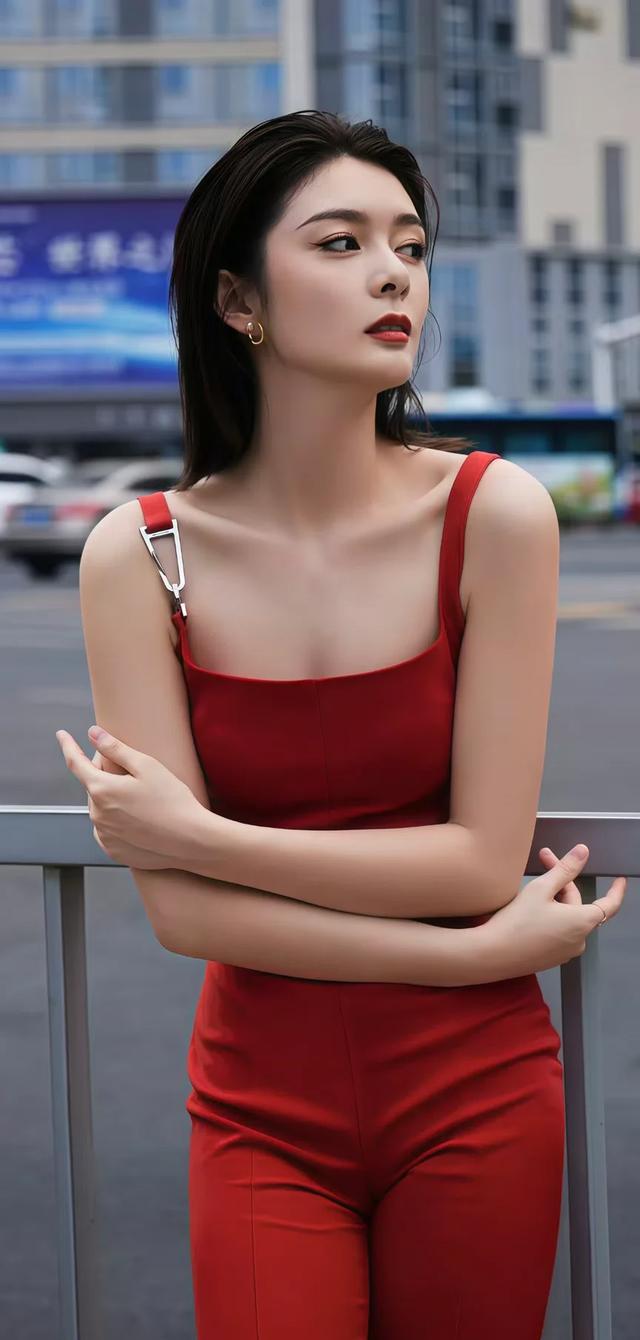 错失成团位又怎样！傅菁逆风翻盘，如今颜值演技双开挂
