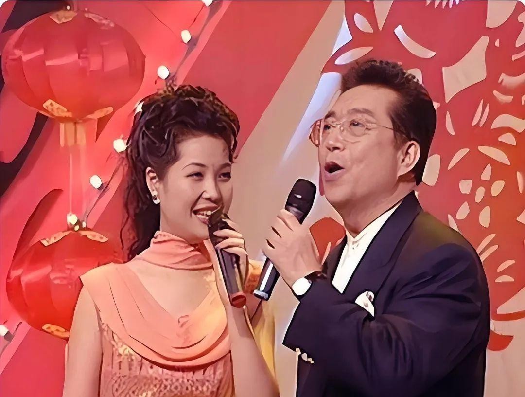 一月八万不够花?87 岁李双江不肯退休，妻儿缺席寿宴暴露婚姻真相