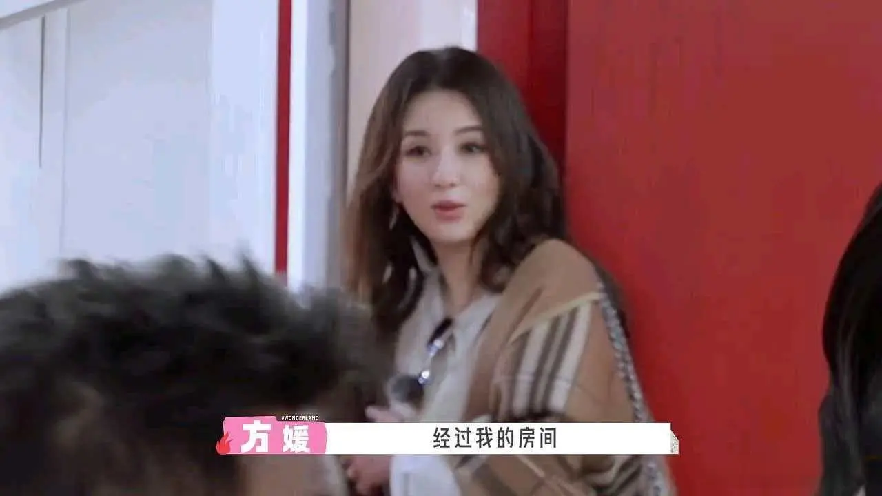 曝徐若晗节目上冷落方媛！方媛僵在原地好尴尬，萧敬腾暖心救场