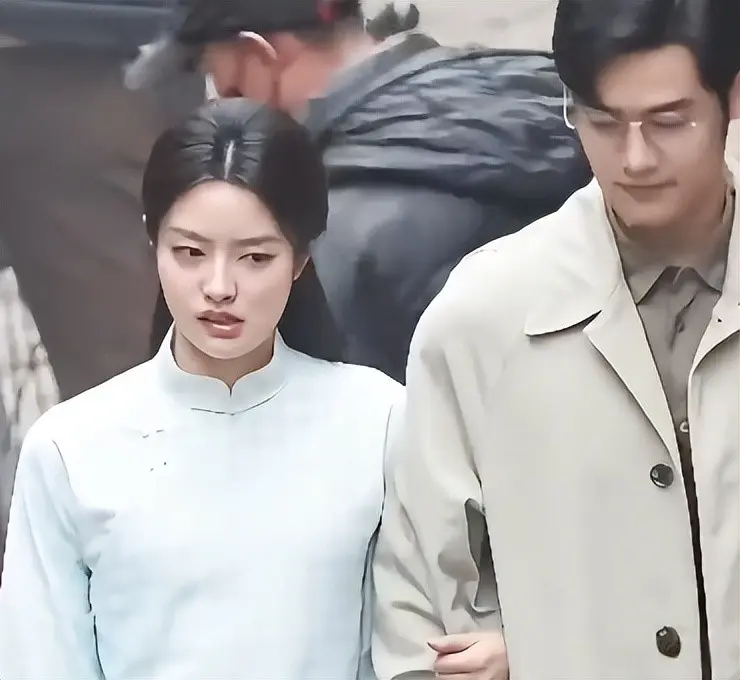 曝徐若晗节目上冷落方媛！方媛僵在原地好尴尬，萧敬腾暖心救场