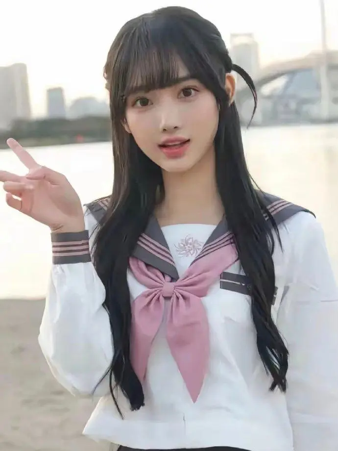 林俊杰飞纽约陪小 20 岁女友毕业：高调秀爱还是公关表演？