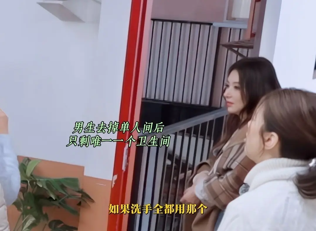 曝徐若晗节目上冷落方媛！方媛僵在原地好尴尬，萧敬腾暖心救场
