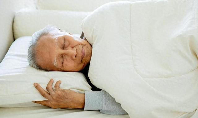 半小时“午睡”被推翻? 医生忠告：过了70岁，午睡要尽量做到3点