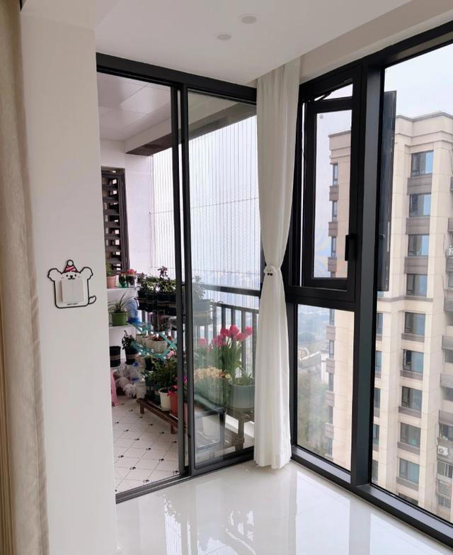 第二次装修，老公执意“阳台封一半留一半”，入住后：真香啊