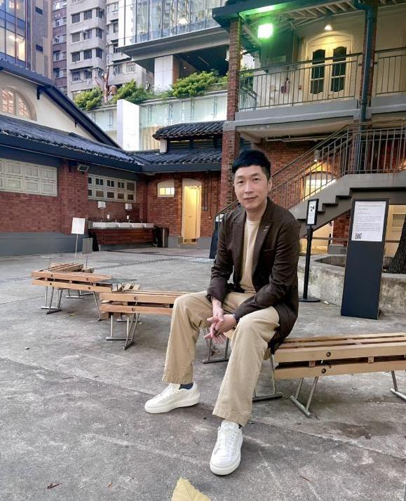 54岁马浚伟脱下康熙龙袍后转任上市公司联席CEO年薪252万