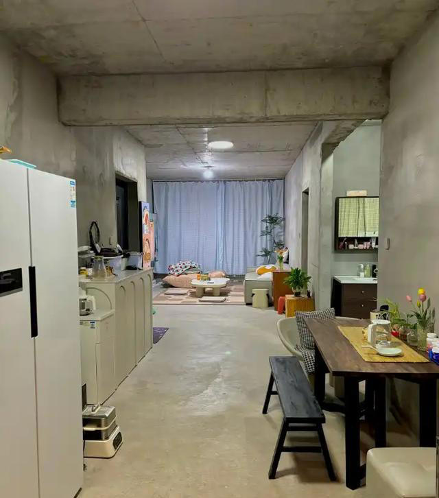 内蒙一户人家：因入住毛坯房而走红，花费一万，却把生活过成了诗