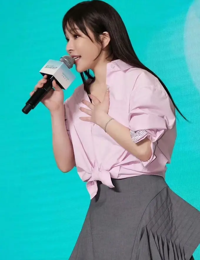 温岚经纪人发文，透露在ICU抢救治疗10天，吴克群演唱会上喊加油