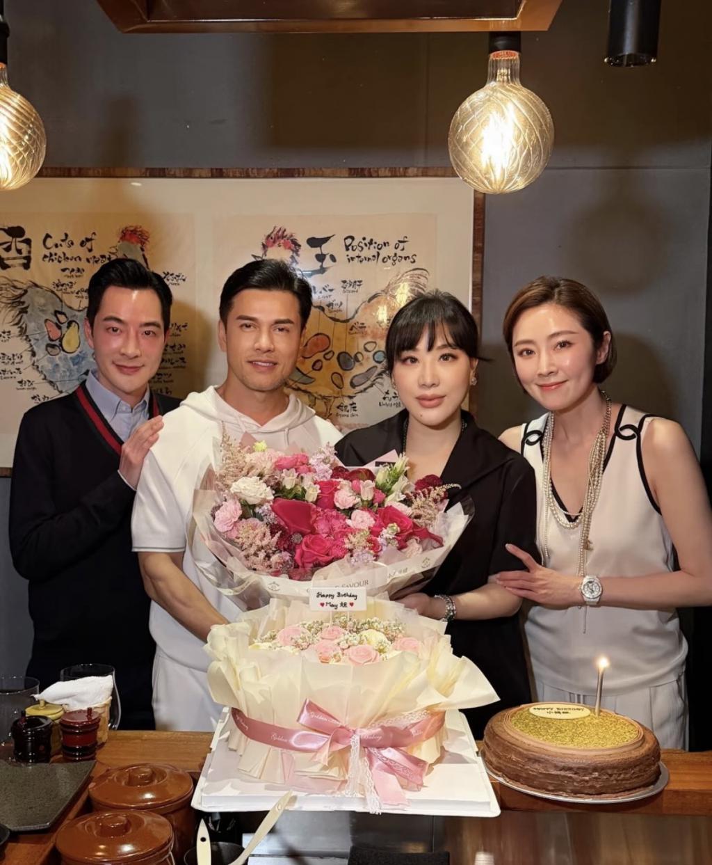 69岁吕良伟为妻子庆生，头发乌黑浓密状态年轻，自曝生理年龄39岁