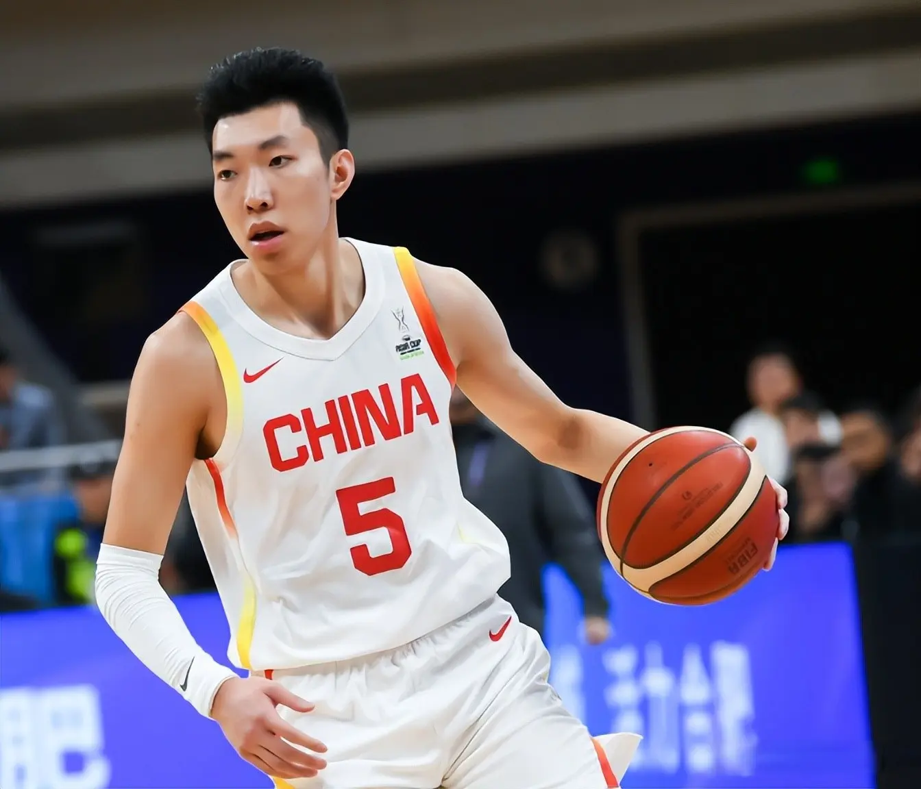 男篮险胜KK FMP俱乐部! 焦泊乔+3首发齐爆，廖三宁末节救赎!
