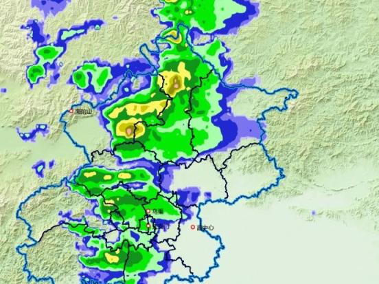 预计未来1-2小时，北京中心城区及大部分地区有小阵雨