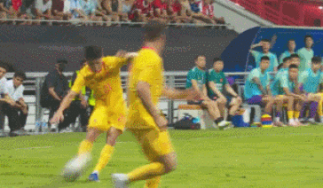 2-1赢了!中国男足险胜新加坡!面对世界第147，控球率竟不足四成