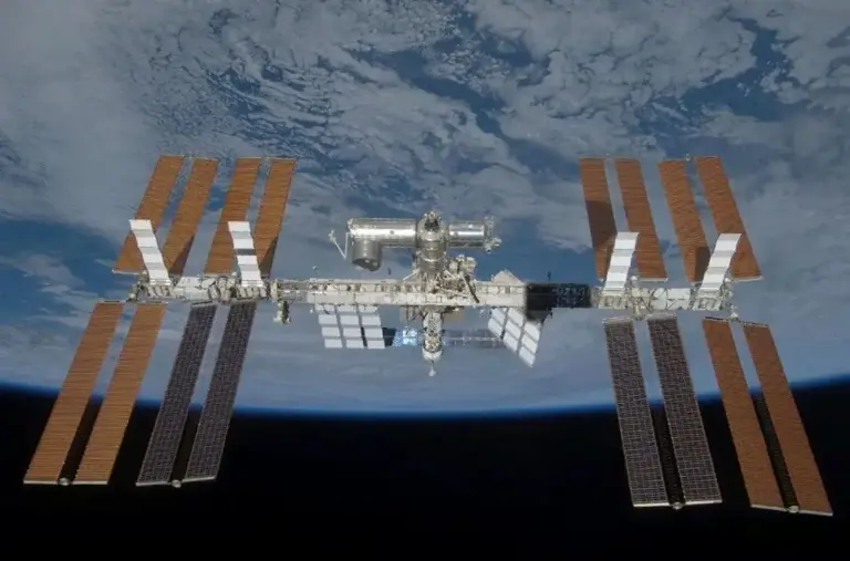 国际空间站突发漏气险情，NASA 紧急下令宇航员进飞船待命撤离