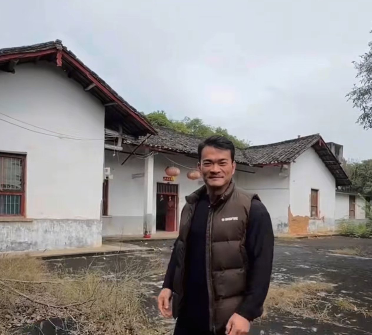 李维刚老宅爆改厕所，所谓熟人价实则专宰自家人!