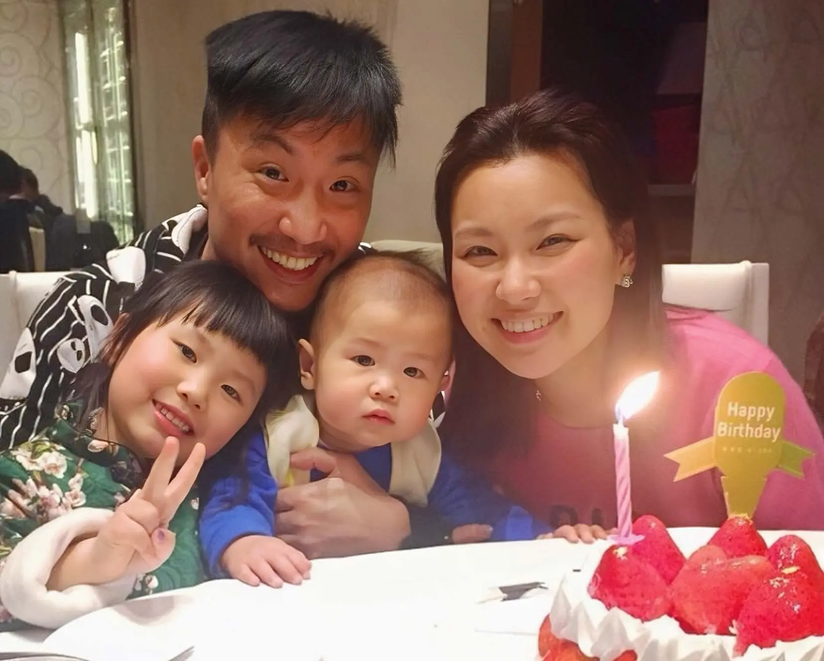 香港知名男星正在办离婚，官司拖足一年，仍未和妻子达成共识