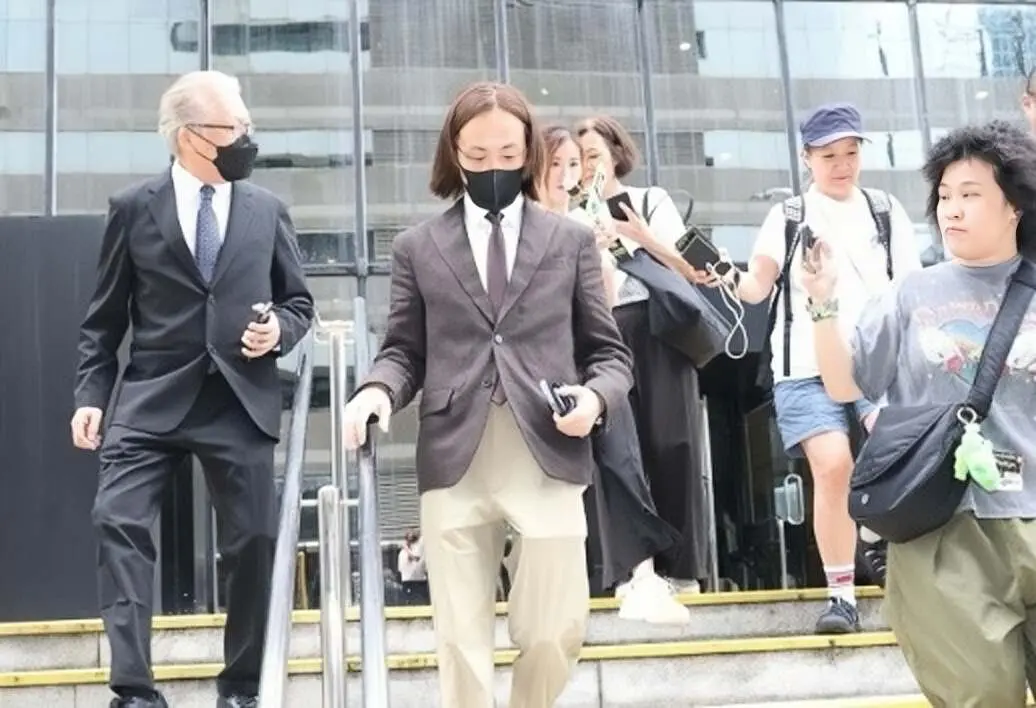 香港知名男星正在办离婚，官司拖足一年，仍未和妻子达成共识