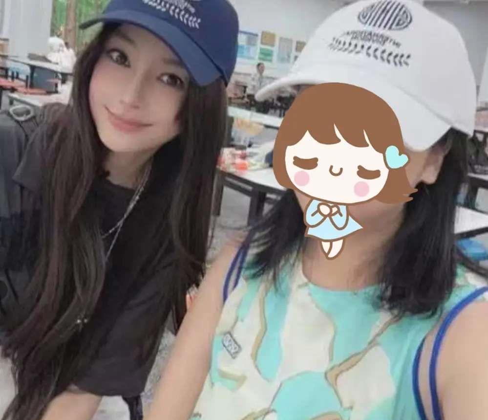 杨颖近况曝光！在儿子小海绵所在学校的义卖会上，化身为一名临时摊主