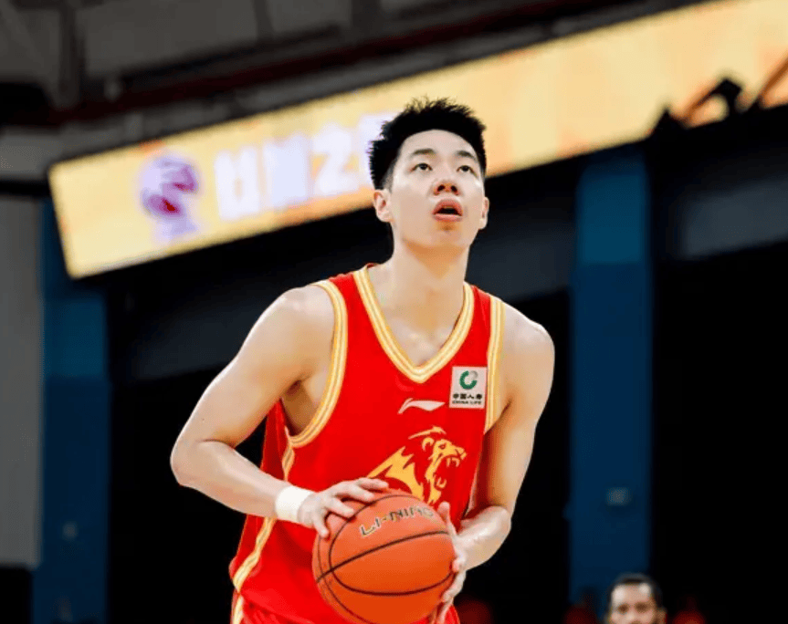 朱俊龙出战24分钟，投篮4中3、三分1中1得到8分
