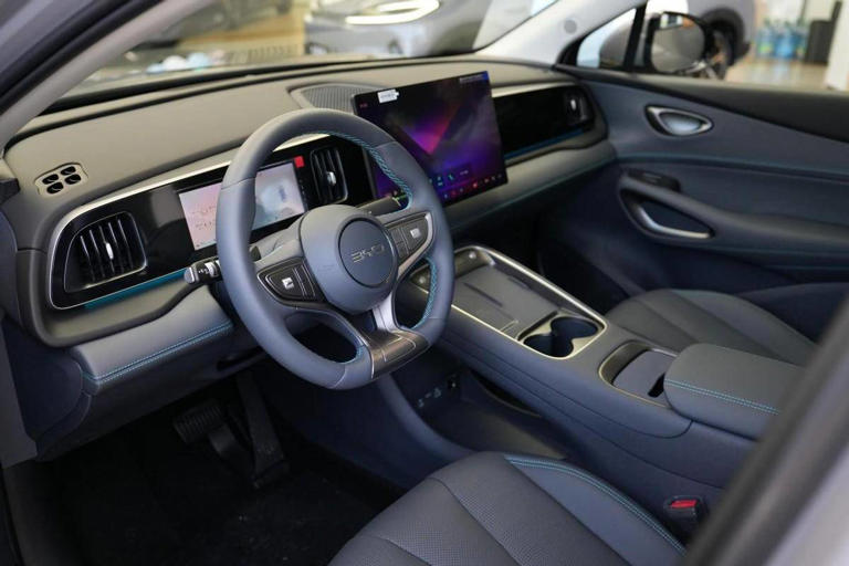 比亚迪海狮05 EV，11.99万元起开启智趣出行