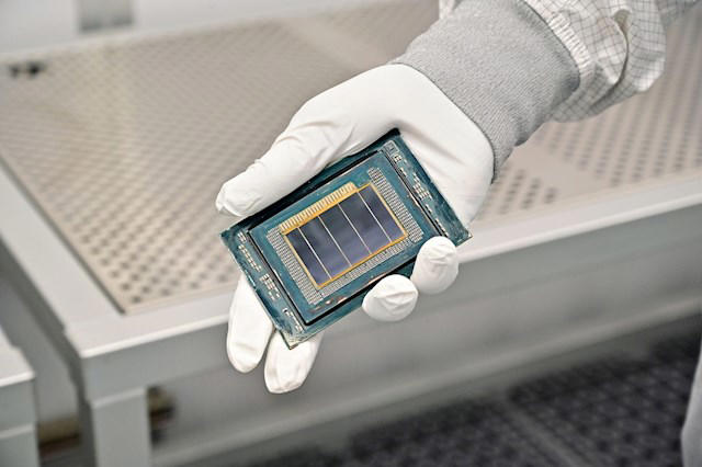 Intel至强6+正式发布：288核心864MB缓存、首次支持国密算法