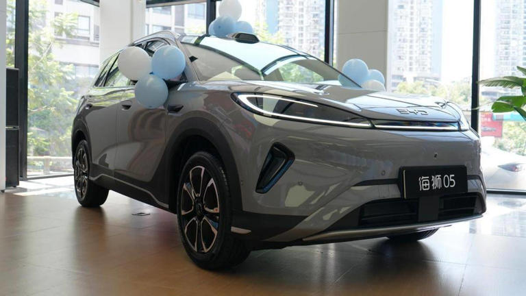 比亚迪海狮05 EV，11.99万元起开启智趣出行