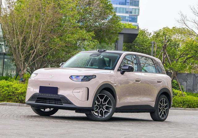 油车推沟里？6.58万纯电SUV，403km续航+2605mm轴距+30分钟快充
