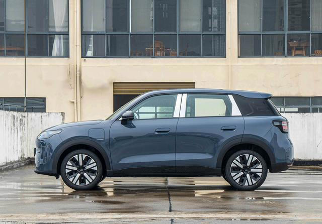 油车推沟里？6.58万纯电SUV，403km续航+2605mm轴距+30分钟快充