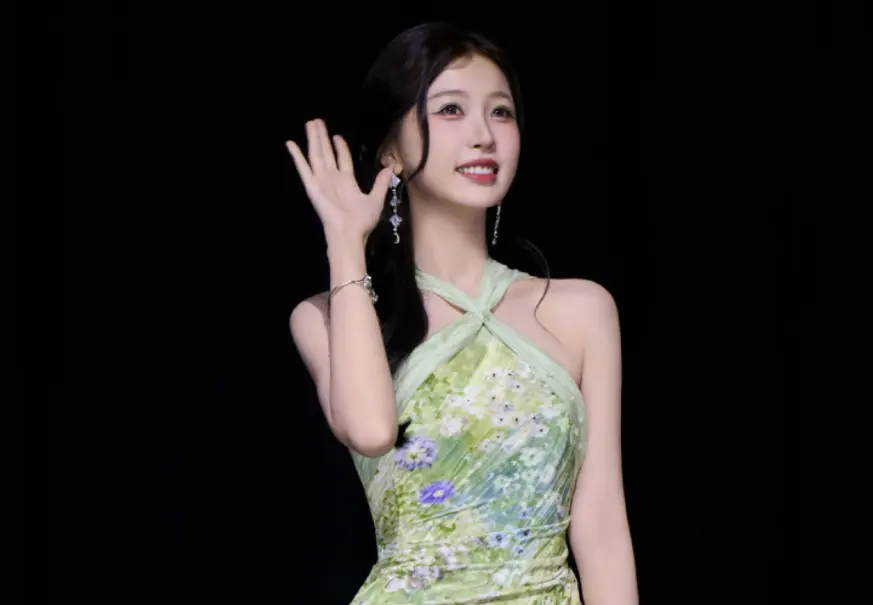 侯明昊粉丝拒演《神仙肉》，现在多位男明星，都想和虞书欣合作