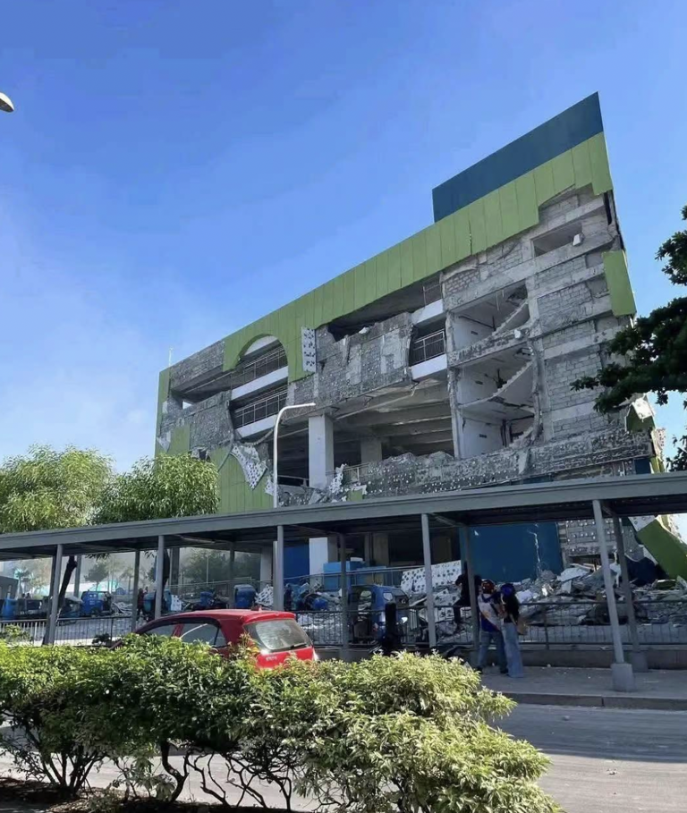 菲律宾发生7.9级地震，亲历者：震动持续5分钟，收拾东西时被甩飞几次
