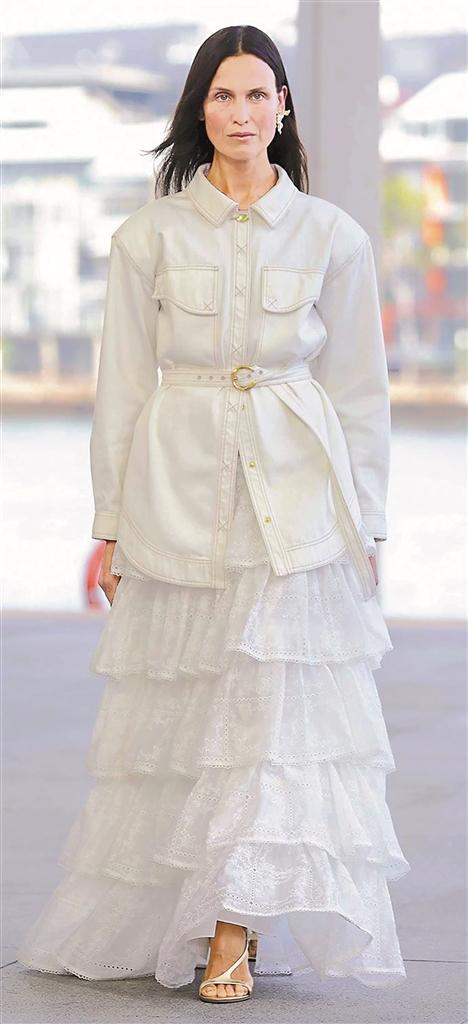 浪漫裙装 如海浪层叠漫过